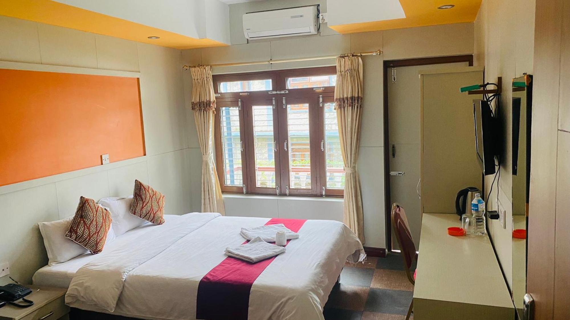 Hotel River Park Pokhara Luaran gambar