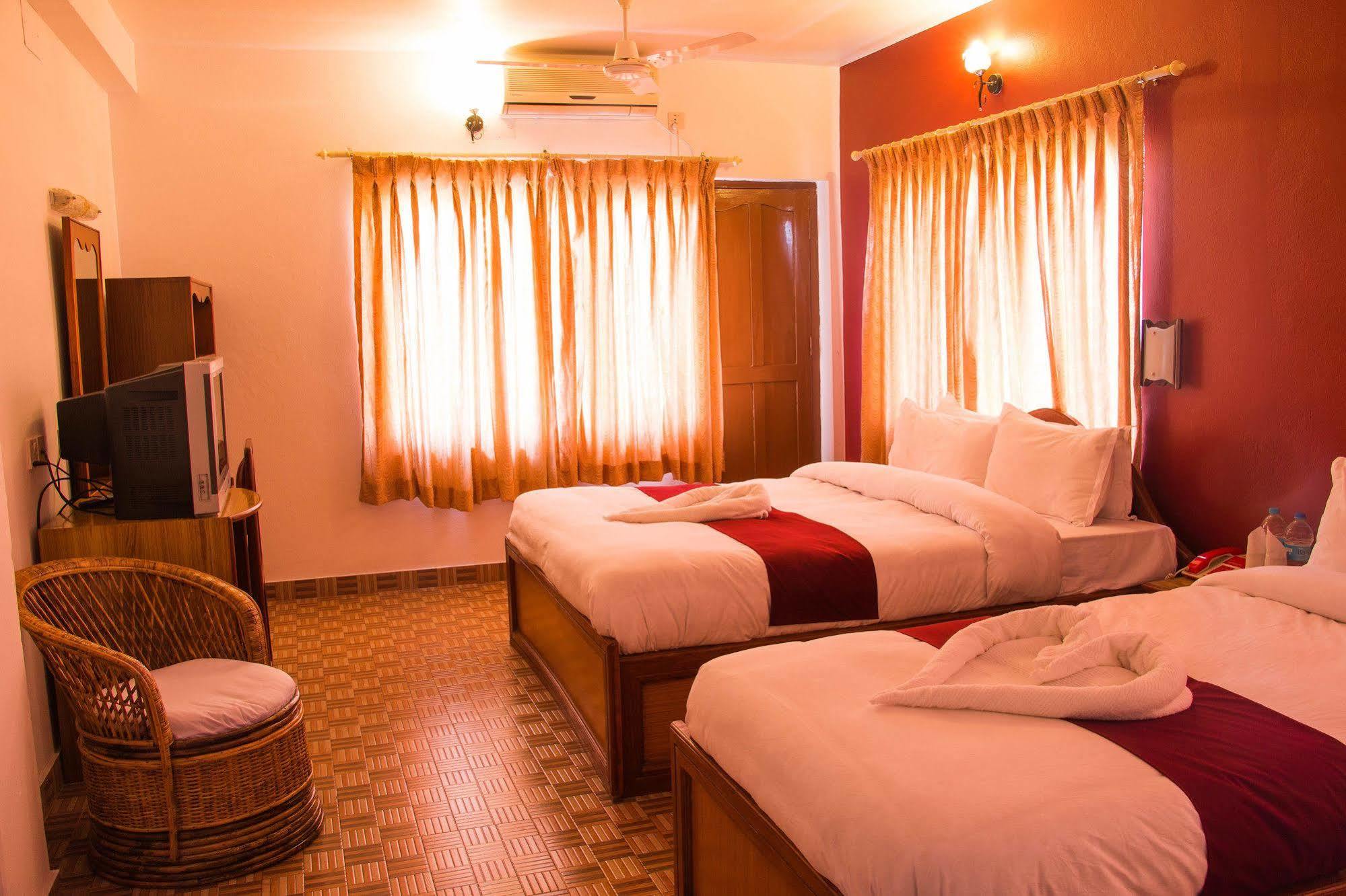 Hotel River Park Pokhara Luaran gambar