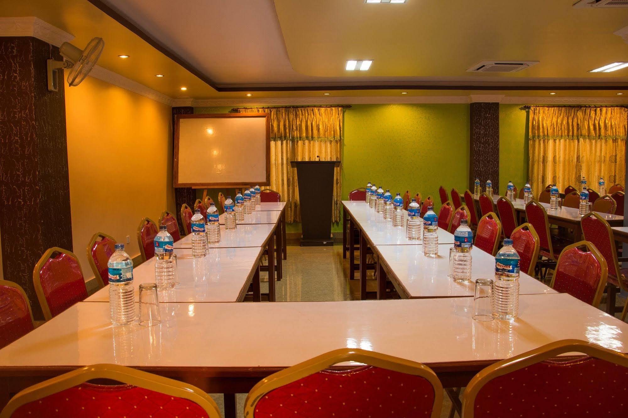 Hotel River Park Pokhara Luaran gambar