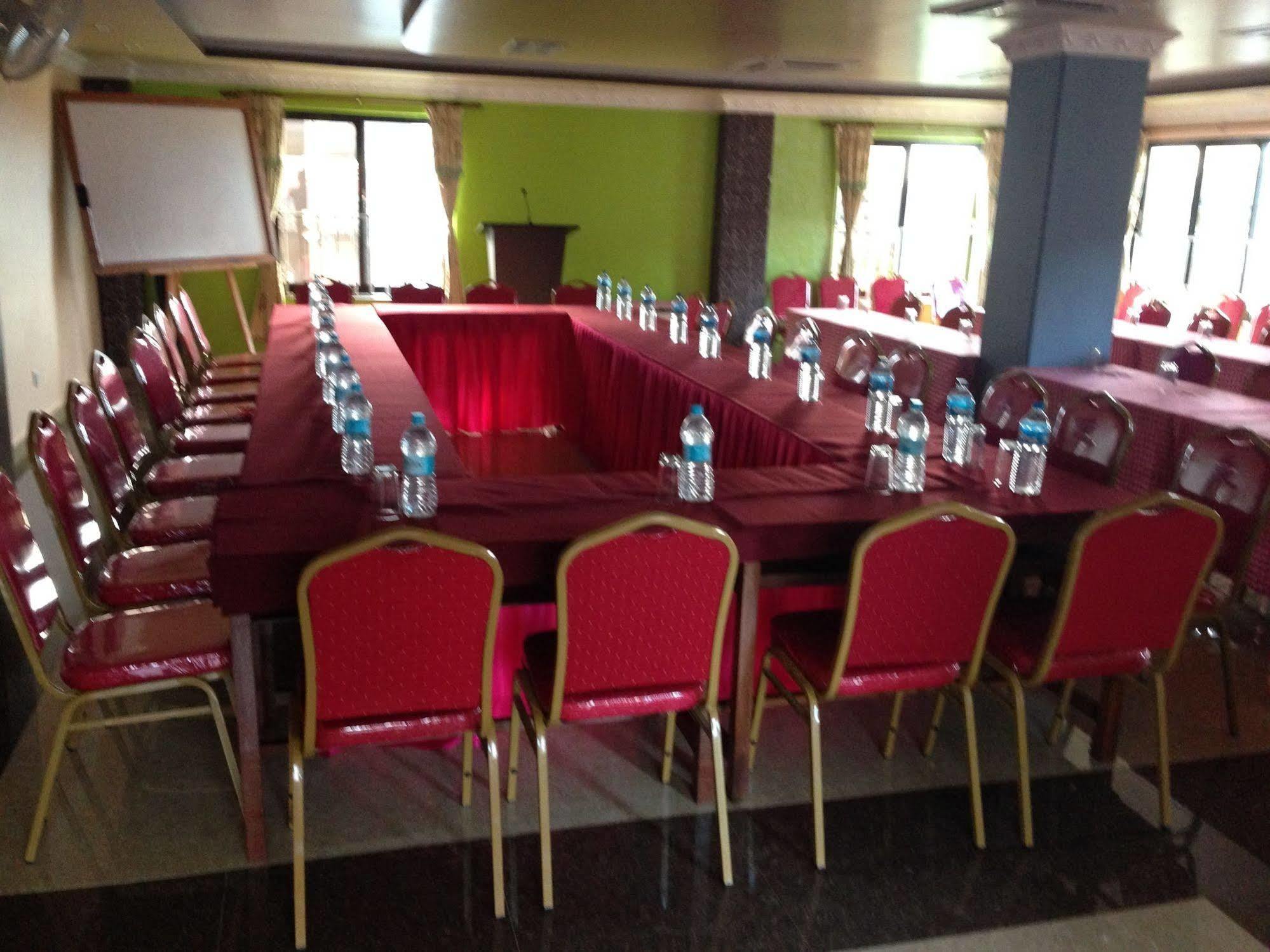 Hotel River Park Pokhara Luaran gambar